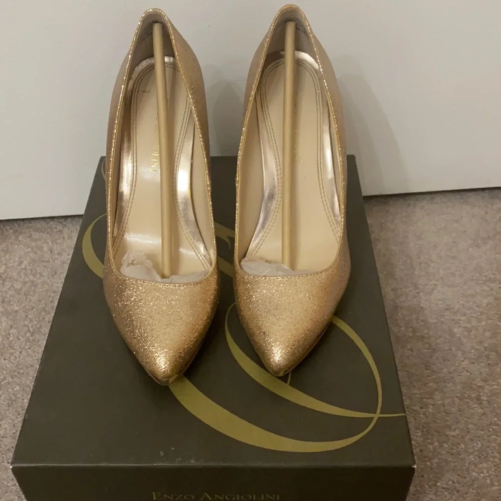 Enzo Angliolini Eakylin Light Gold Pumps (Size 5.5) - Picture 1 of 3